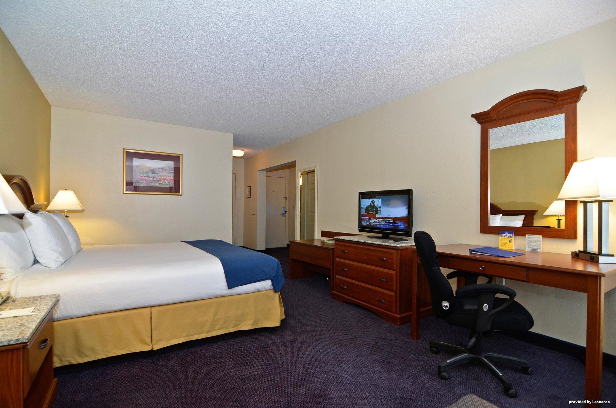 Best Western Plus Yadkin Valley Inn & Suites Jonesville Екстериор снимка