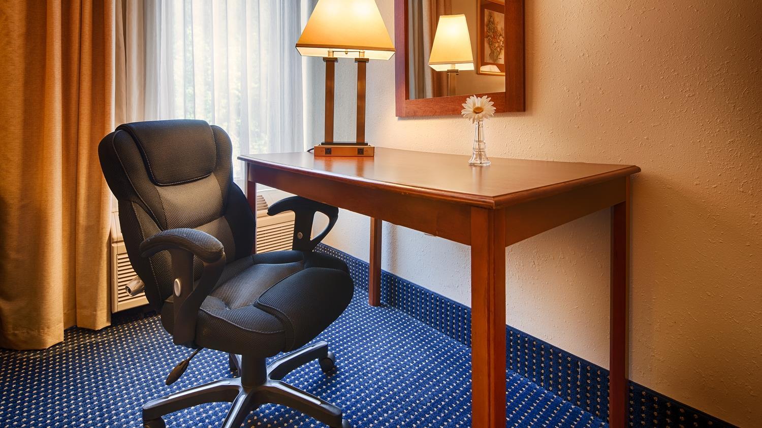 Best Western Plus Yadkin Valley Inn & Suites Jonesville Екстериор снимка