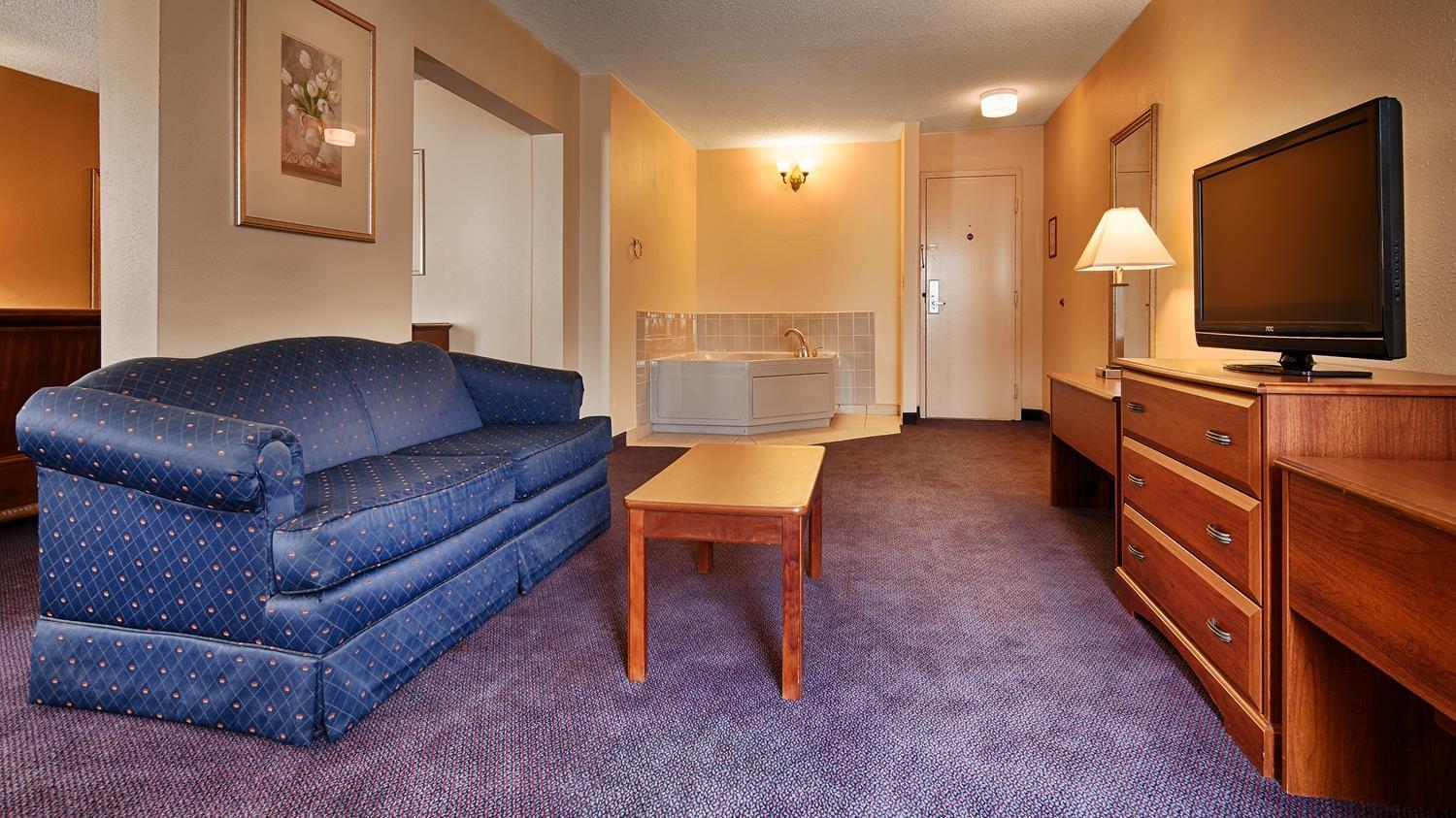 Best Western Plus Yadkin Valley Inn & Suites Jonesville Екстериор снимка