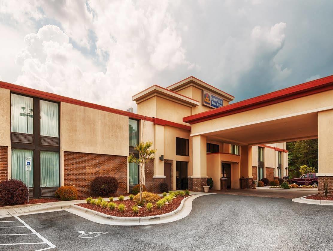 Best Western Plus Yadkin Valley Inn & Suites Jonesville Екстериор снимка