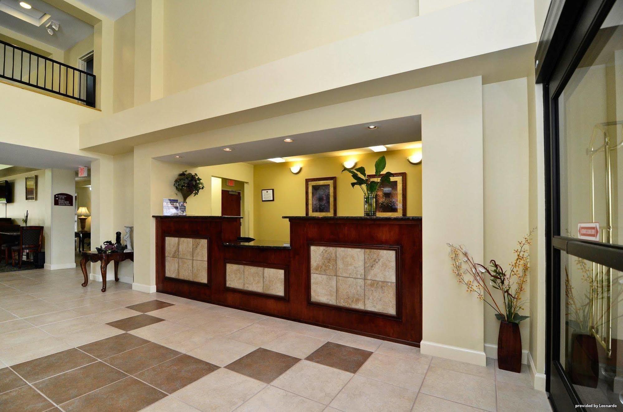 Best Western Plus Yadkin Valley Inn & Suites Jonesville Интериор снимка