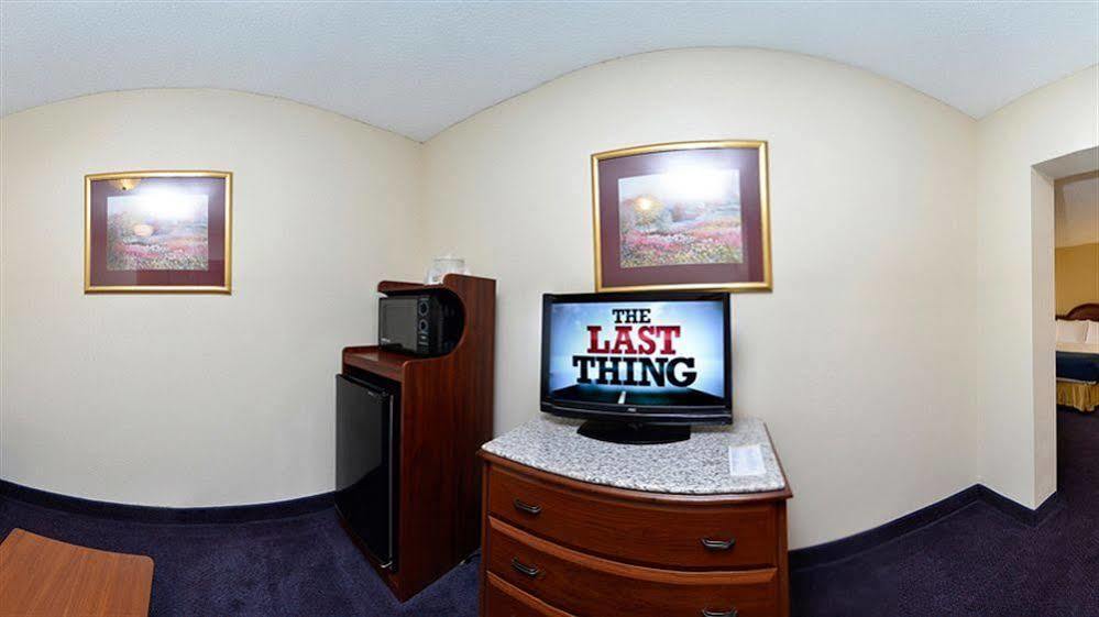 Best Western Plus Yadkin Valley Inn & Suites Jonesville Екстериор снимка