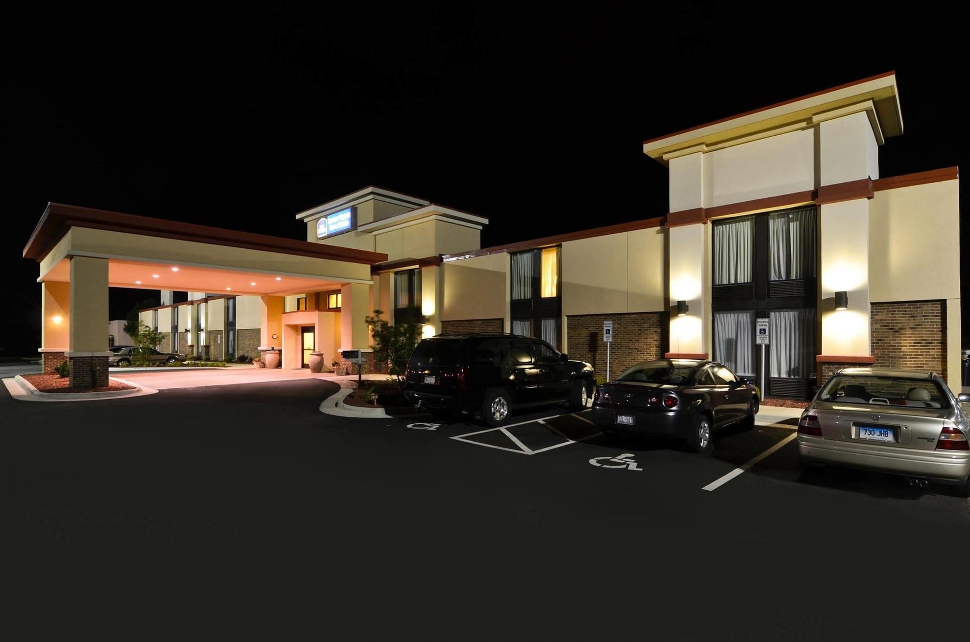 Best Western Plus Yadkin Valley Inn & Suites Jonesville Екстериор снимка