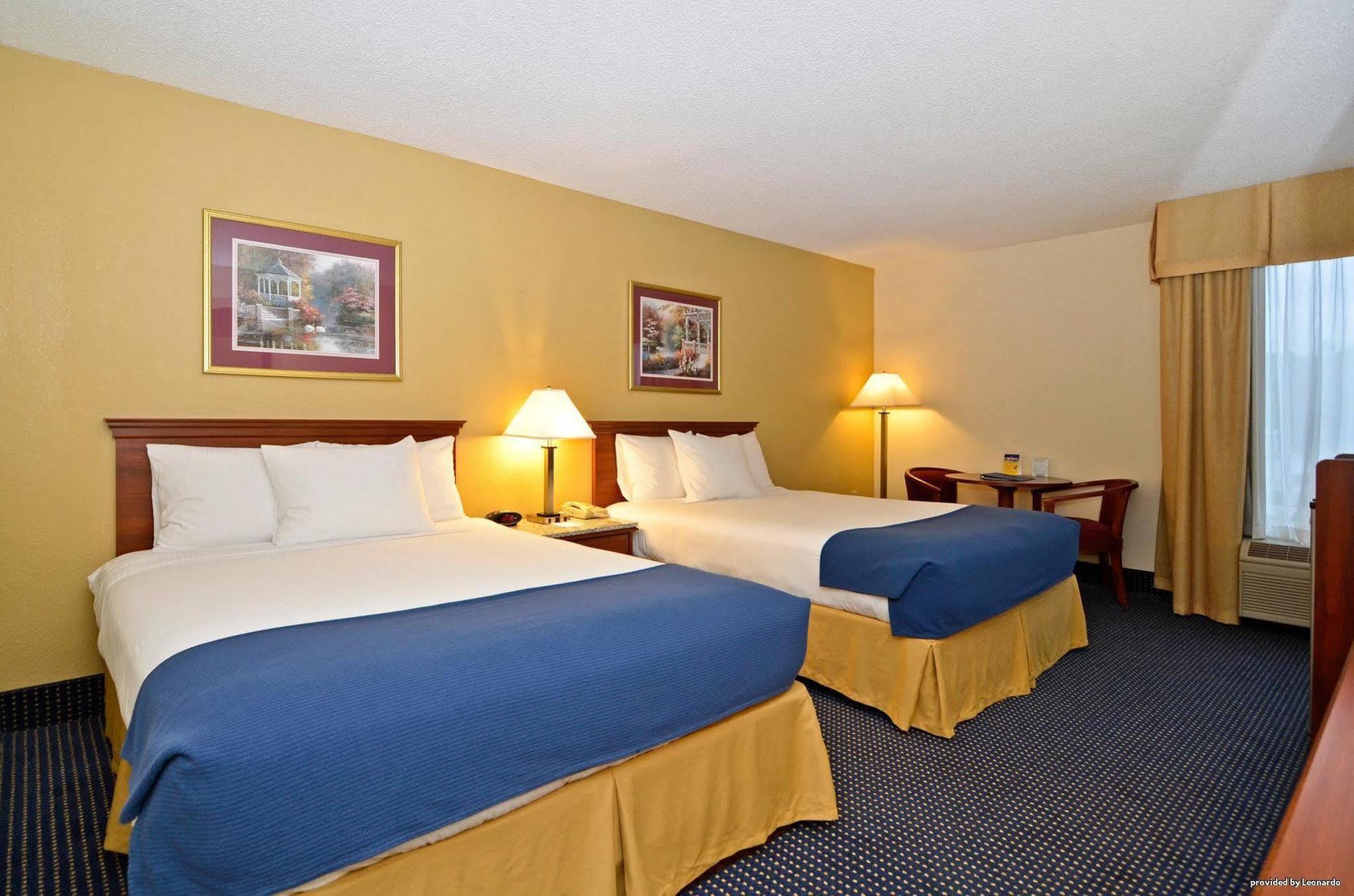 Best Western Plus Yadkin Valley Inn & Suites Jonesville Екстериор снимка
