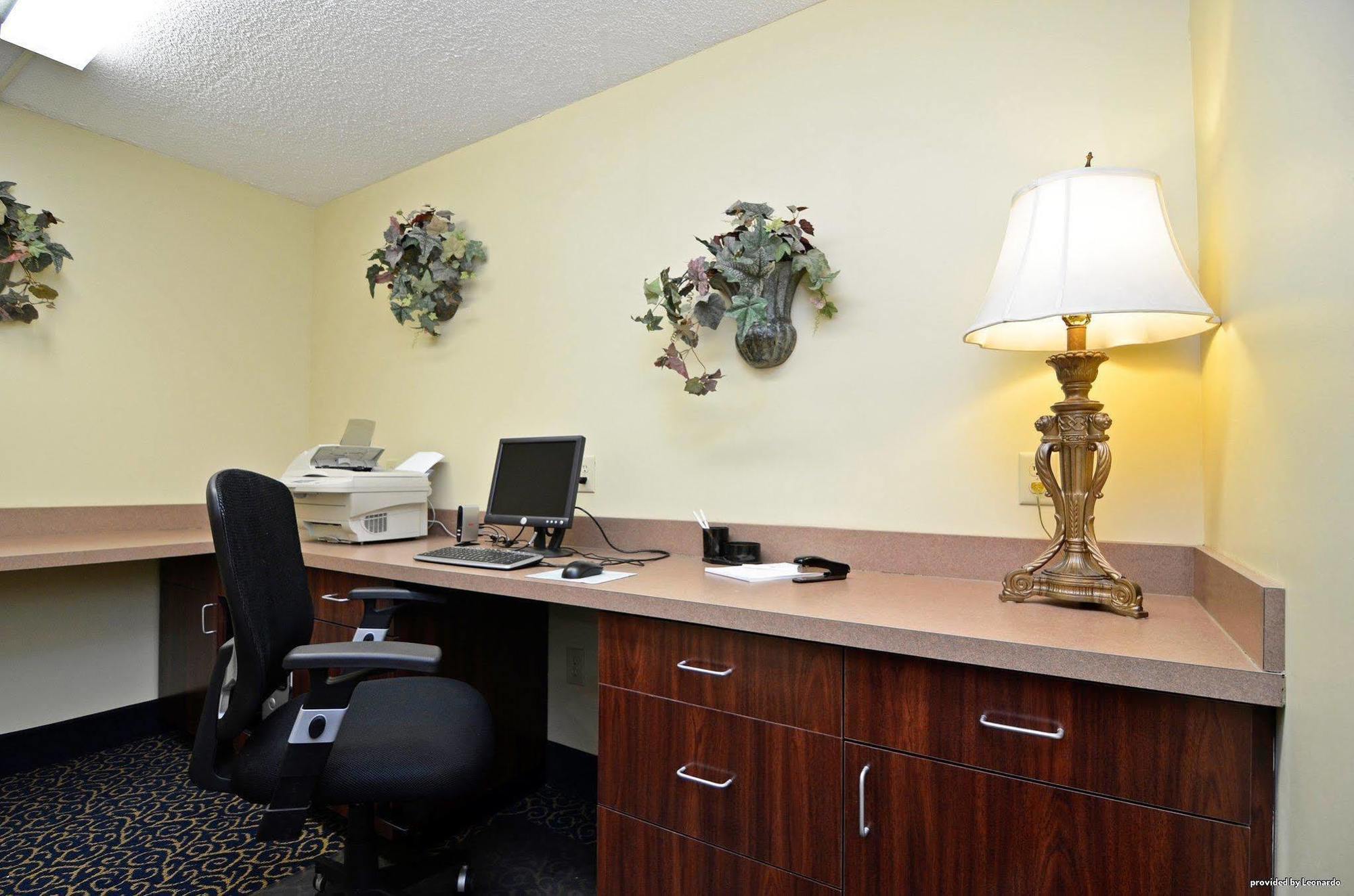 Best Western Plus Yadkin Valley Inn & Suites Jonesville Съоръжения снимка