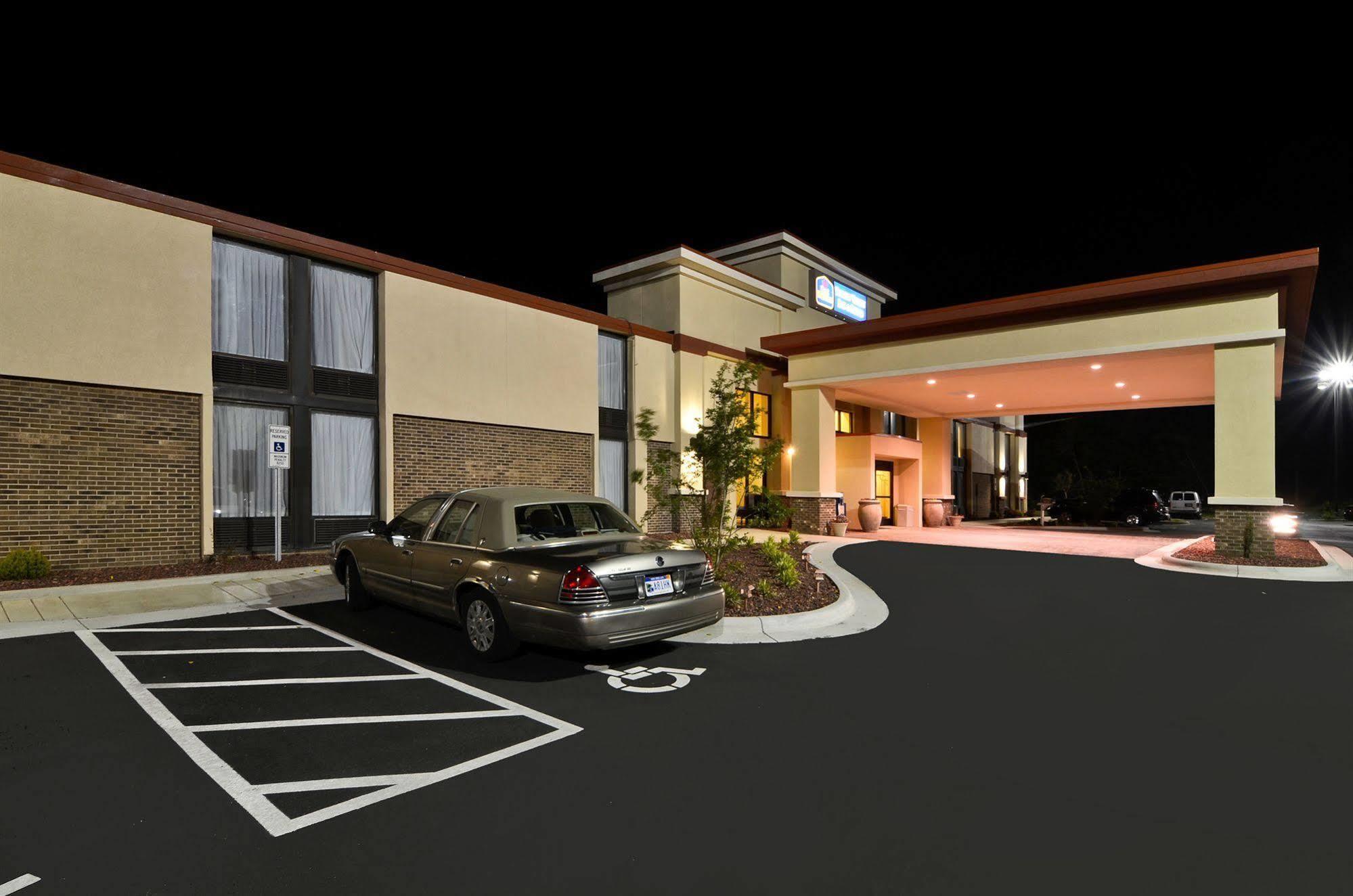 Best Western Plus Yadkin Valley Inn & Suites Jonesville Екстериор снимка