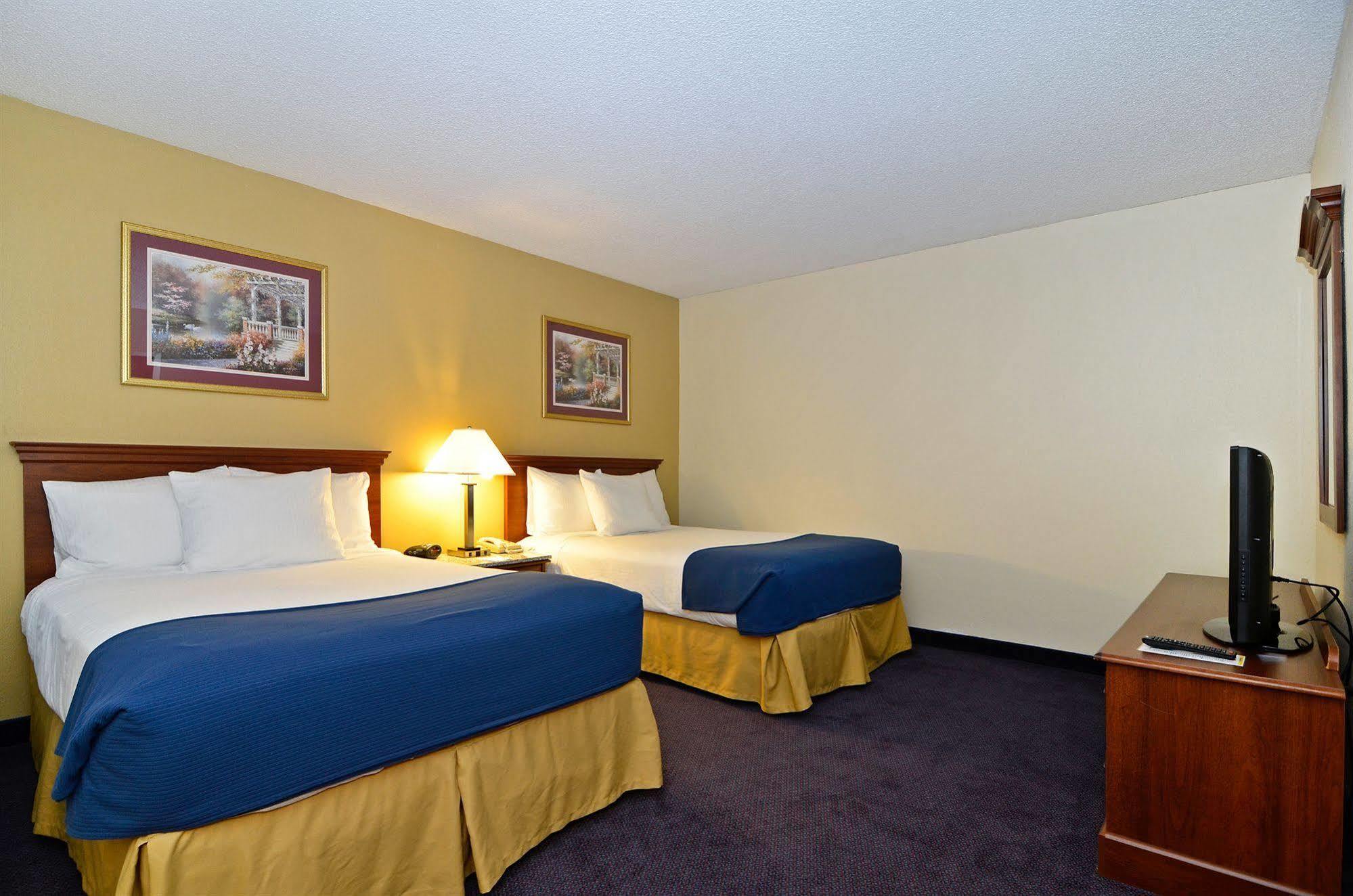 Best Western Plus Yadkin Valley Inn & Suites Jonesville Екстериор снимка