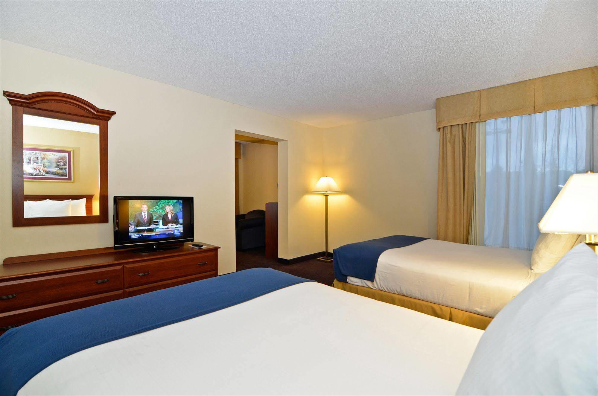 Best Western Plus Yadkin Valley Inn & Suites Jonesville Екстериор снимка