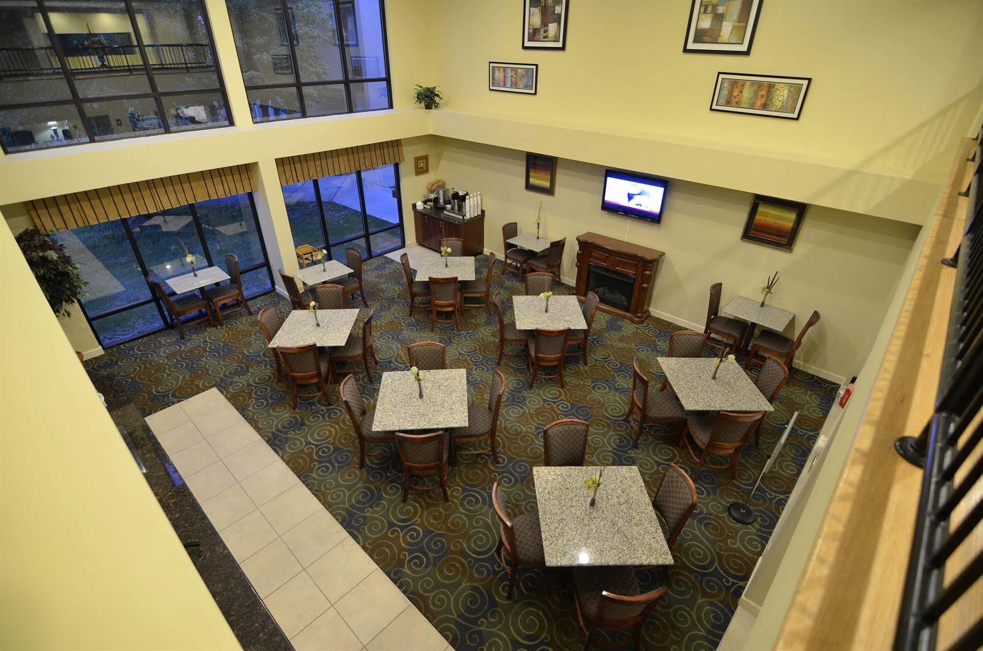 Best Western Plus Yadkin Valley Inn & Suites Jonesville Екстериор снимка