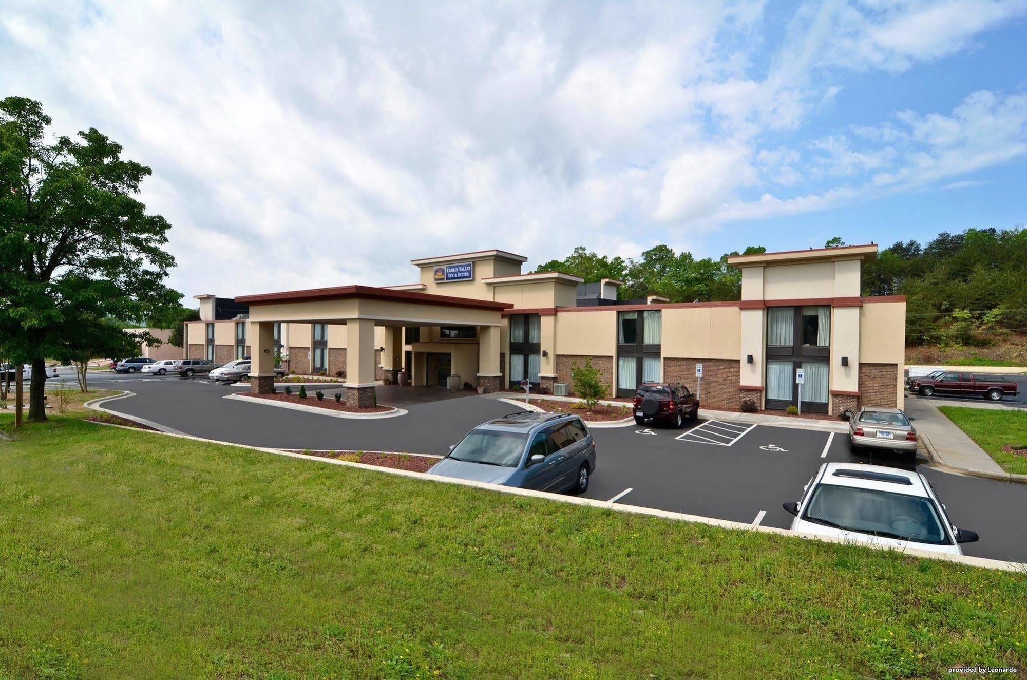 Best Western Plus Yadkin Valley Inn & Suites Jonesville Екстериор снимка